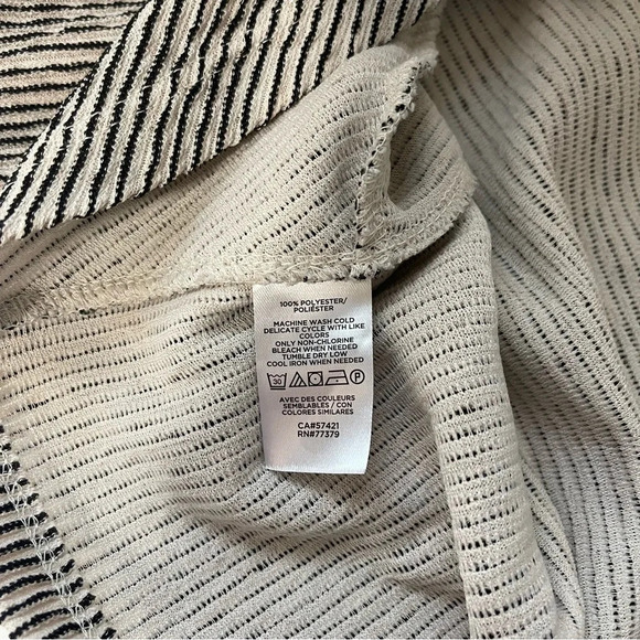 Ann Taylor Factory Cream & Black Striped Knot Hem Textured Top Small Women’s - Picture 9 of 10